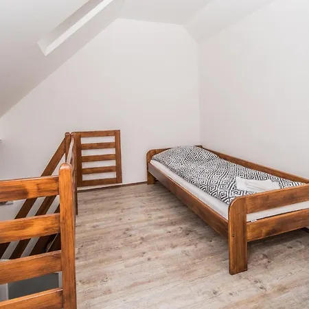 纳巴斯特酒店 3*