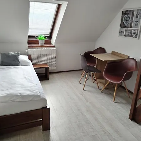 纳巴斯特酒店 3*