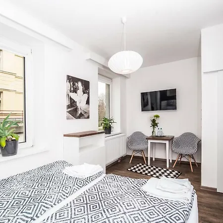 纳巴斯特酒店 3*